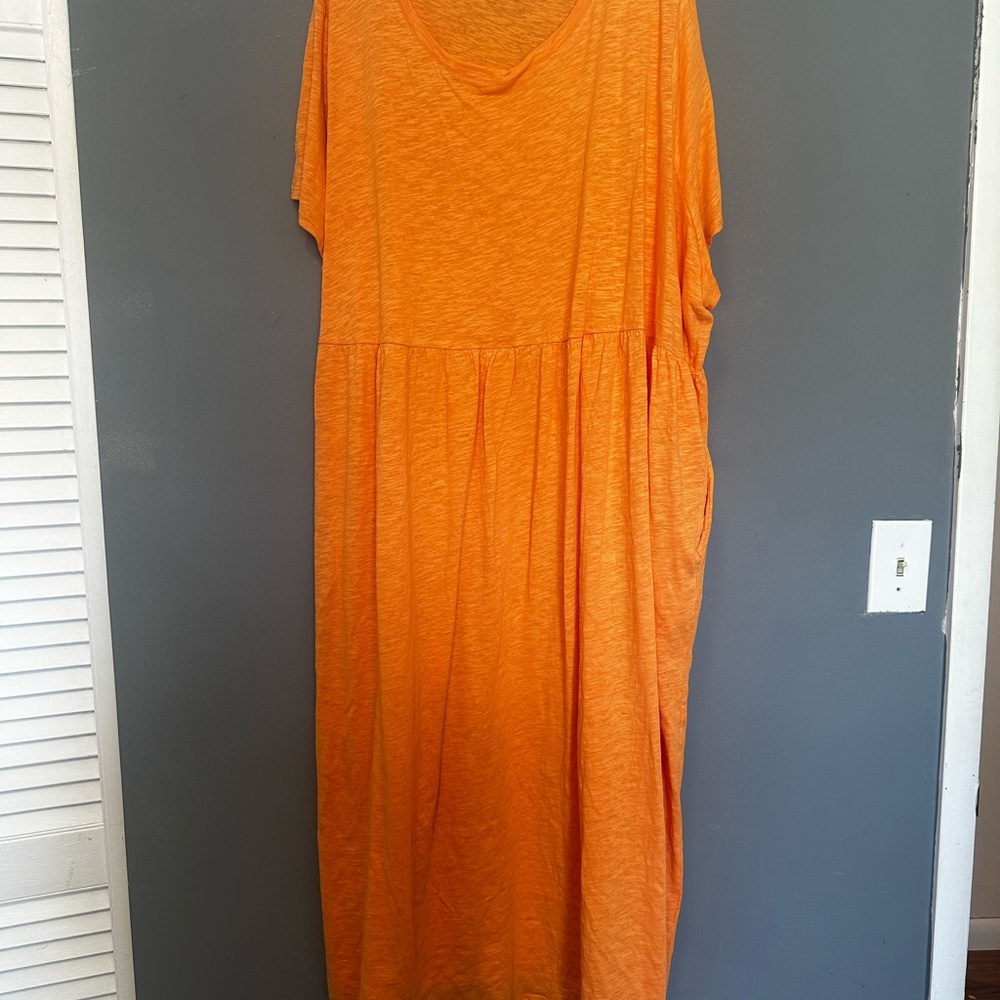 Relaxed V-Neck Orange Maxi Dress with Gathered Waist